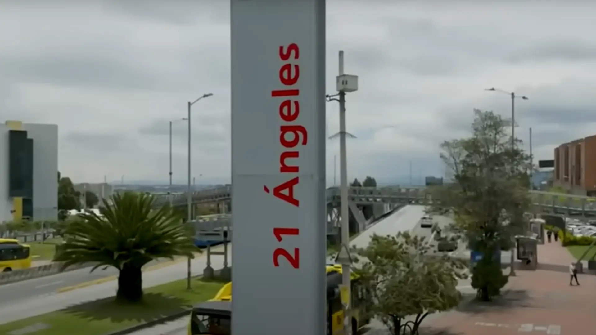 Una persona murió trágicamente al caer del puente de 21 Ángeles en Suba: restablecen el paso vehicular