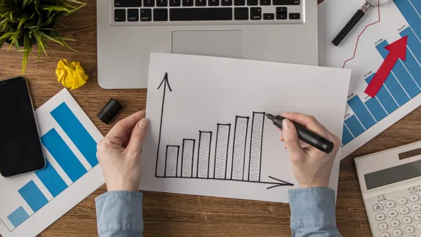 Expertos entregan sus proyecciones económicas para 2025: inflación, desempleo y crecimiento