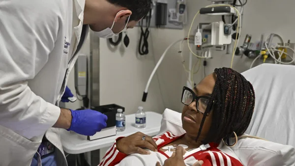 "Puedo ir al baño después de ocho años”: mujer que recibió trasplante de riñón porcino