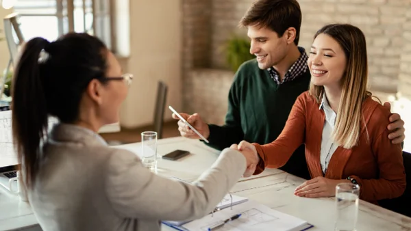 Bancos que prestan dinero a reportados en 2025: opciones y requisitos