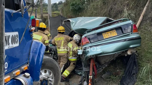 VIDEO | Impactante colisión fatal en Rionegro: así quedó el camión involucrado