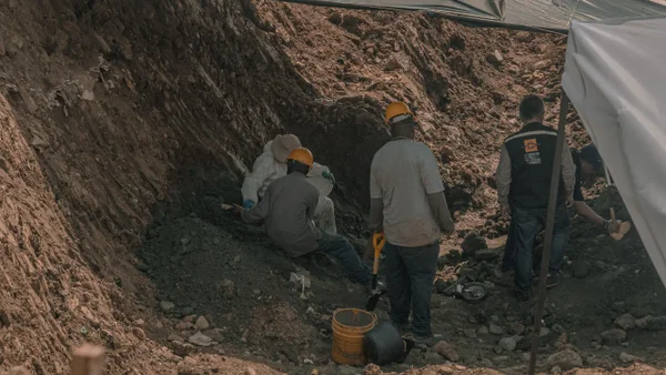 Dan a conocer el tercer hallazgo forense en La Escombrera de la Comuna 13 de Medellín Dan a conocer el tercer hallazgo forense en La Escombrera de la Comuna 13 de Medellín
