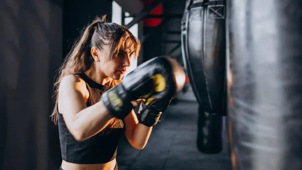 Cómo empezar con el fitboxing: beneficios y consejos para principiantes