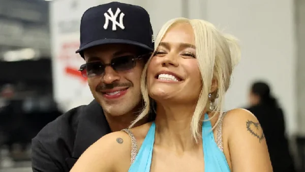 Feid salió 'estafado' con el regalo navideño que le tenía a Karol G: imperdible video