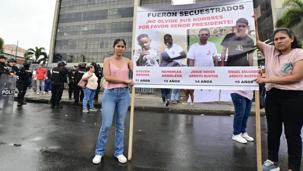 Confirman que cuerpos calcinados corresponden a menores desaparecidos tras operativo militar en Ecuador