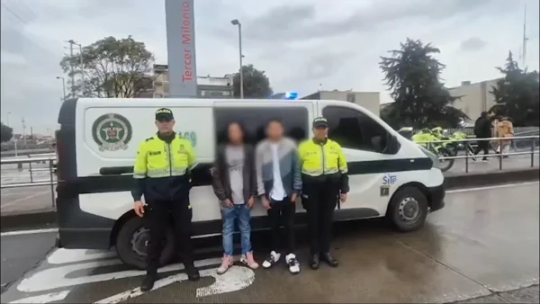 VIDEO: capturaron a dos presuntos ladrones que intentaron sobornar a policías en Transmilenio