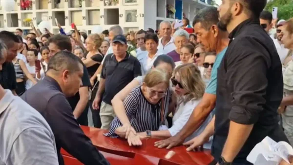 El último adiós a la familia Lora Rincón, brutalmente asesinada en Aguachica: comunidad exige justicia El último adiós a la familia Lora Rincón, brutalmente asesinada en Aguachica: comunidad exige justicia