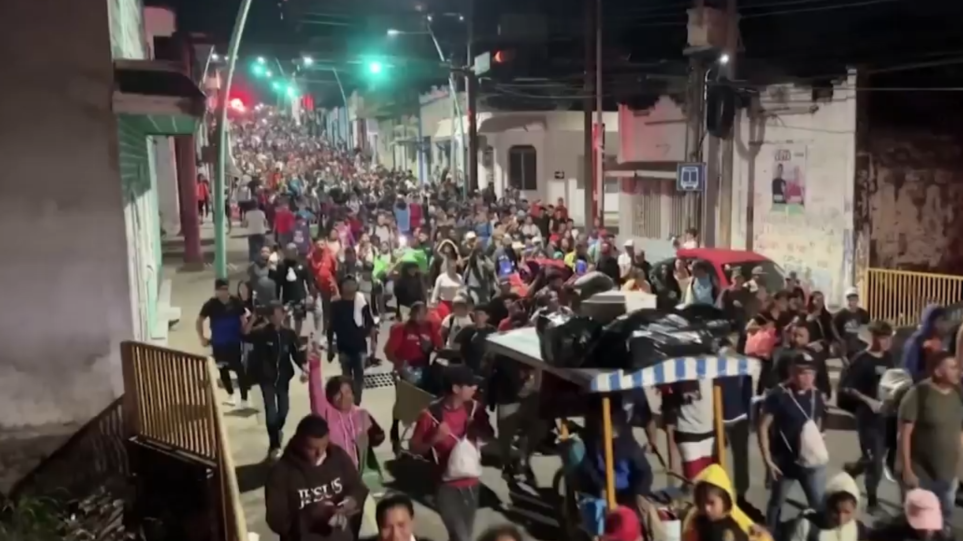 Caravana con más de 1.500 migrantes inició su recorrido rumbo a Estados Unidos