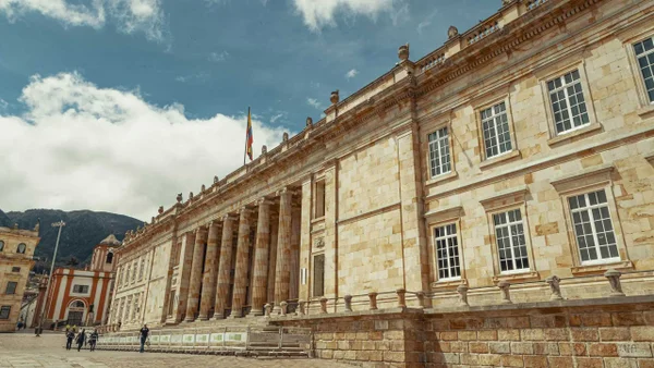 Cuestionan a congresistas que apoyan la reducción de su salario: en el pasado no lo hicieron