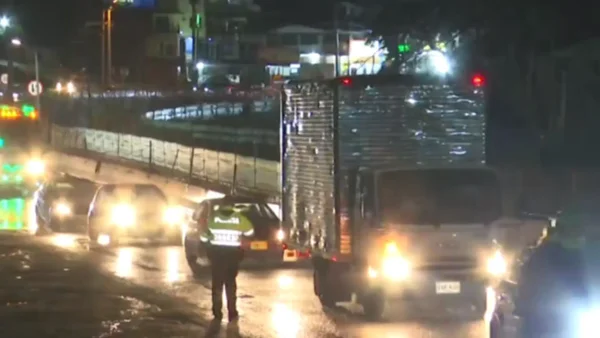 Miles de viajeros quedaron en medio del trancón de la vía Bogotá – Girardot: así está la situación Miles de viajeros quedaron en medio del trancón de la vía Bogotá – Girardot: así está la situación