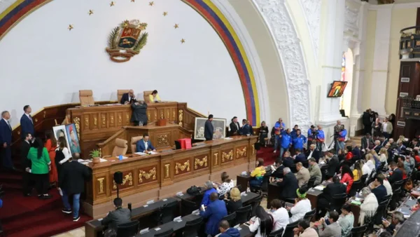 Parlamento de Venezuela nombra directiva a días de la posesión de Maduro