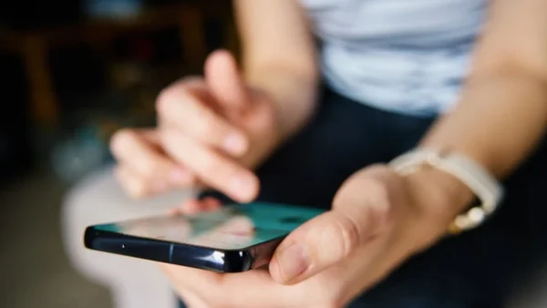 Investigan a policía que expuso en redes sociales un video íntimo de su esposa siéndole infiel