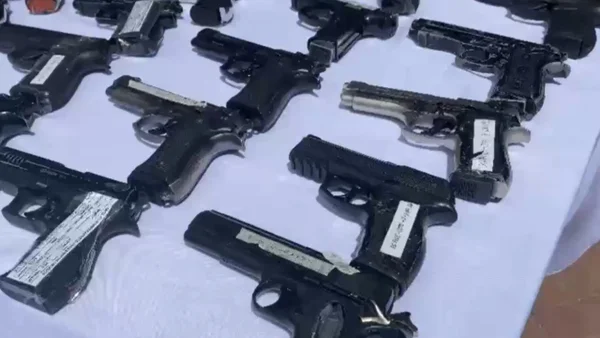 ¿A quiénes les aplica la suspensión de permisos para el porte de armas en Bogotá y Cundinamarca?