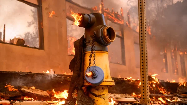 Ya son cinco fallecidos por el grave incendio en California y advierten que la cifra sería mayor