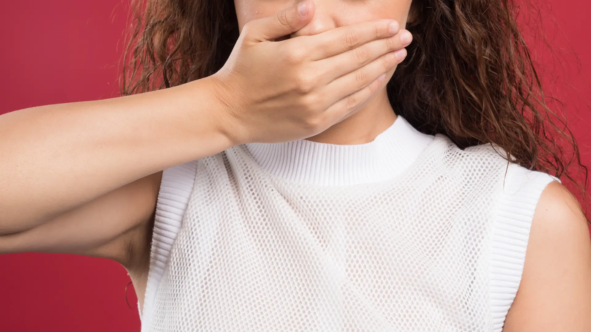 ¿Cuáles son las cinco causas del mal aliento y cómo tratarlas?