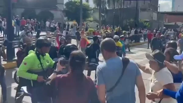 Revelan foto del momento exacto en el que se llevaron a María Corina Machado tras su reaparición