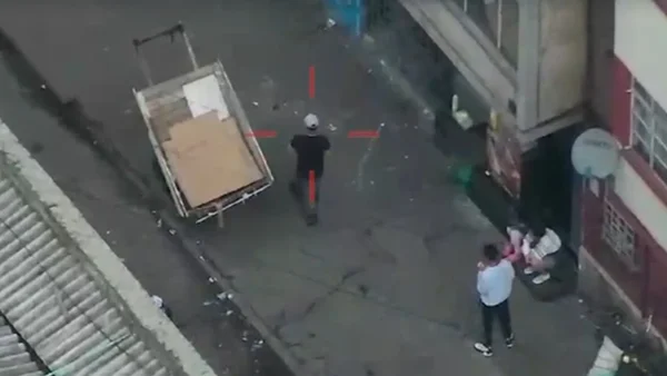 VIDEO | Con drones capturaron a expendedor de drogas que fingía ser reciclador en Bogotá