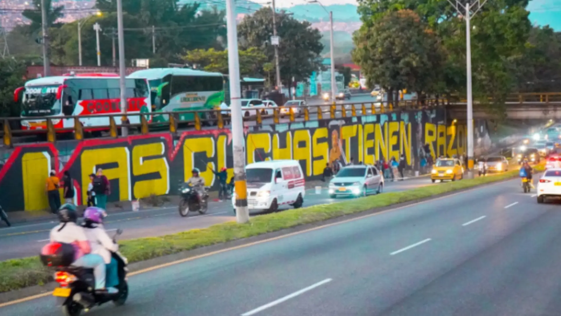 Grafiti removido en Medellín.