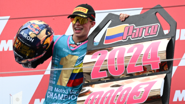 David Alonso llegó a Bogotá para celebrar su título de Moto3: "Colombia significa muchísimo"