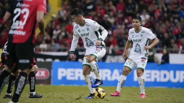 Determinante: así calificaron a James Rodríguez en su debut con León