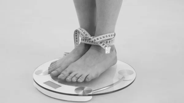 Mamá dejó morir de hambre a su hija de 13 años tras años de torturas y castigos en Francia