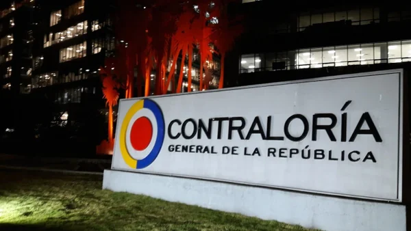 Contraloría investiga vuelo de funcionaria del MinInterior