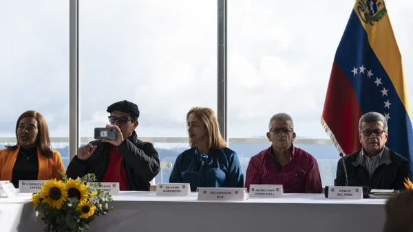 Fiscalía reactivó órdenes de captura a 31 integrantes del ELN voceros en mesa de diálogo Fiscalía reactivó órdenes de captura a 31 integrantes del ELN voceros en mesa de diálogo