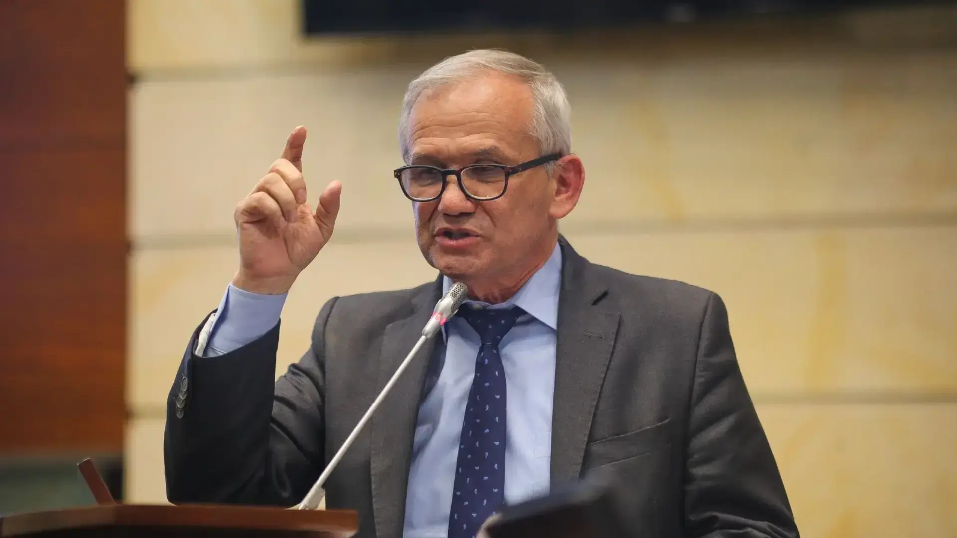 Carlos Ramón González.