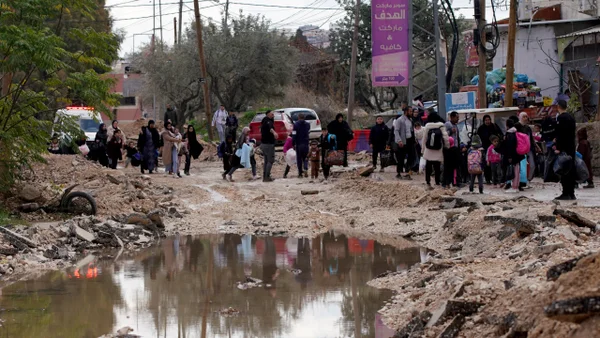 Cientos de palestinos huyeron de Yenín en medio de una operación del ejército israelí