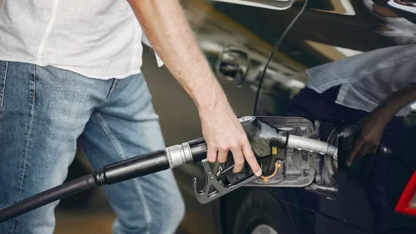 Precio de la gasolina subiría $90 a partir de febrero por ajuste a impuesto nacional Precio de la gasolina subiría $90 a partir de febrero por ajuste a impuesto nacional