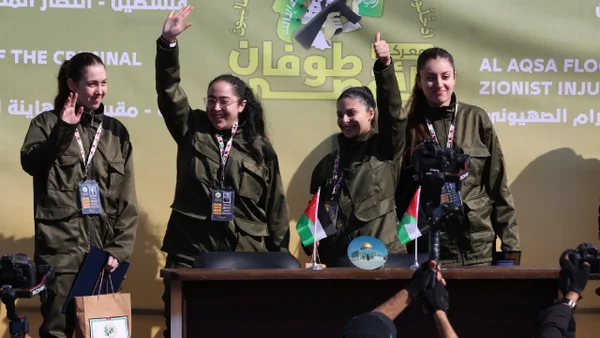 Hamás liberó cuatro mujeres militares que tenía retenidas en Gaza Hamás liberó cuatro mujeres militares que tenía retenidas en Gaza