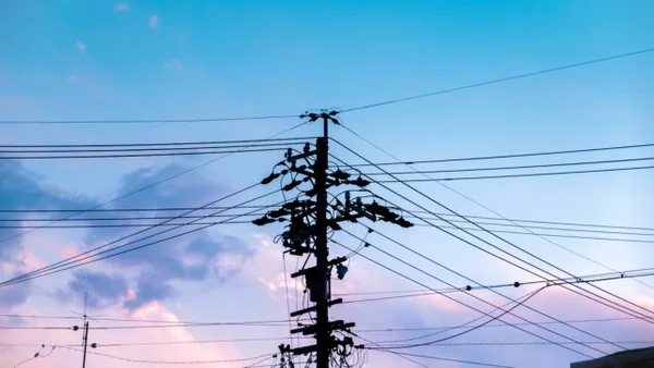 Contraloría alerta por riesgo de desabastecimiento de energía debido a deudas con las empresas