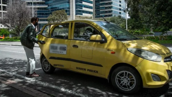 Atención: esto es lo que debe hacer si un taxi le cobra más de la cuenta en 2025