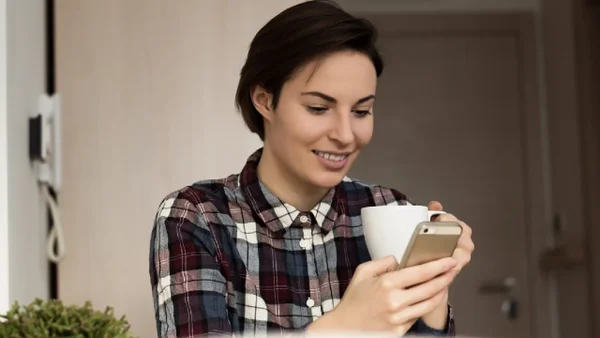 Tiempo que puede pasar en el celular al día según la Inteligencia Artificial Tiempo que puede pasar en el celular al día según la Inteligencia Artificial