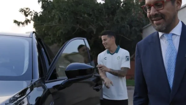 James Rodríguez recibió lujoso automóvil por parte del presidente del León de México: vale un dineral