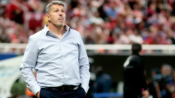 Esta es la sanción que recibió el técnico que golpeó a James Rodríguez en un partido Esta es la sanción que recibió el técnico que golpeó a James Rodríguez en un partido