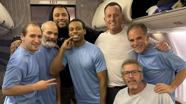 Venezuela libera a seis estadounidenses tras encuentro entre Maduro y enviado de Trump Venezuela libera a seis estadounidenses tras encuentro entre Maduro y enviado de Trump