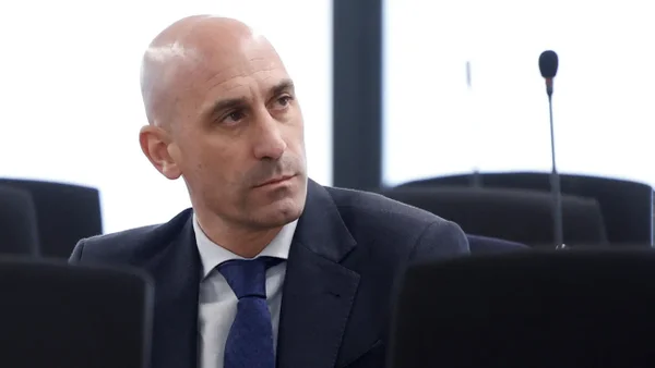 Inició juicio contra Luis Rubiales por el beso no consentido a la futbolista Jenni Hermoso Inició juicio contra Luis Rubiales por el beso no consentido a la futbolista Jenni Hermoso