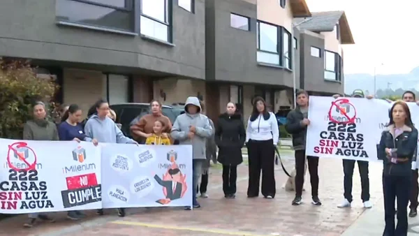 Más de 200 familias en Cajicá protestan porque llevan tres semanas sin agua ni luz Más de 200 familias en Cajicá protestan porque llevan tres semanas sin agua ni luz