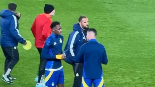 Cristiano Ronaldo protagoniza viral imagen con Jhon Durán tras su debut con Al Nassr