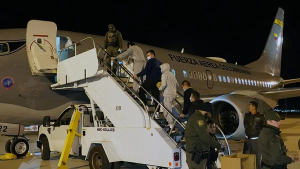 Aterrizó nuevo avión con 200 migrantes colombianos deportados de EE. UU. Aterrizó nuevo avión con 200 migrantes colombianos deportados de EE. UU.