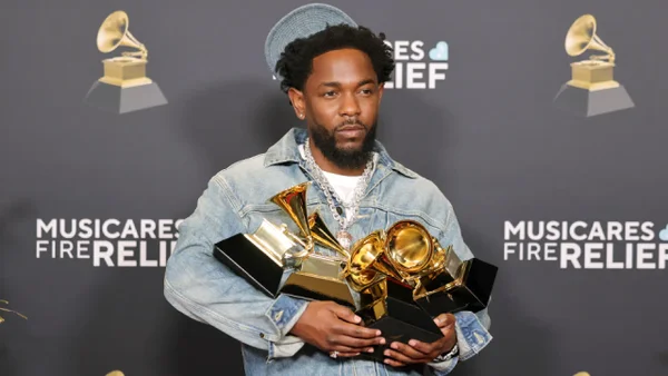 Kendrick Lamar lanza fuerte indirecta a Drake en el show del Super Bowl: ¿qué pasó?