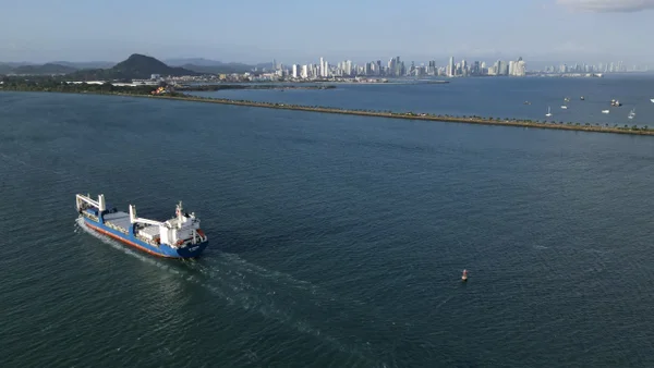 Panamá desmiente que buques de EE. UU. transitarán por el canal sin pagar tarifas