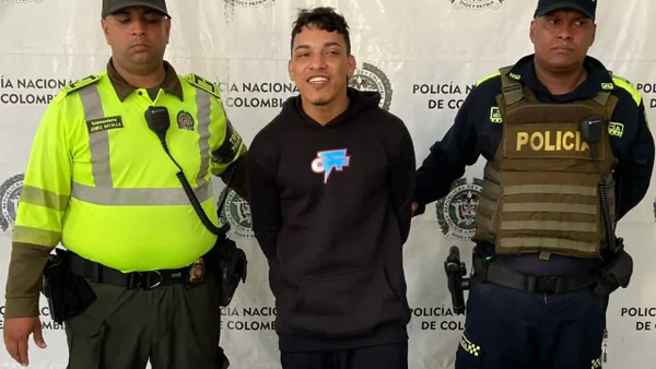 Peligroso delincuente se les burló en la cara a los policías cuando lo capturaron en Barranquilla Peligroso delincuente se les burló en la cara a los policías cuando lo capturaron en Barranquilla