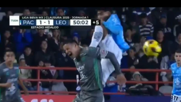 James Rodríguez recibió criminal patada en el duelo de León ante Pachuca: video James Rodríguez recibió criminal patada en el duelo de León ante Pachuca: video