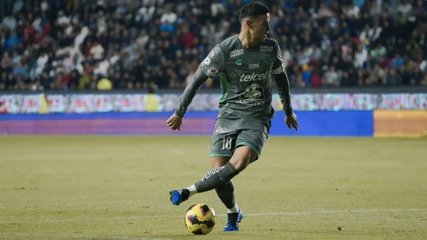 Andrés Guardado contó detalles de la intimidad de James en el vestuario del León