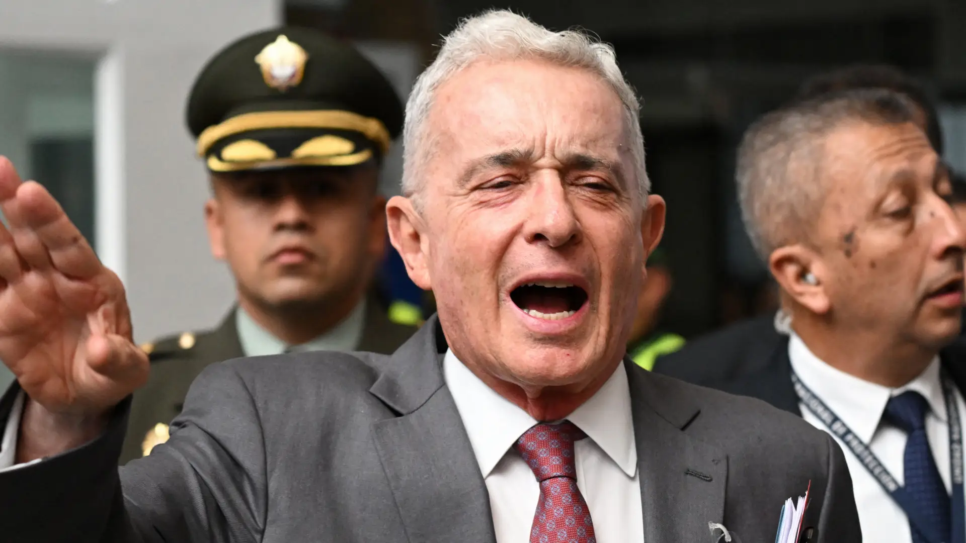 El equipo de abogados detrás del fallo que declaró inocente y dejó en libertad a Álvaro Uribe