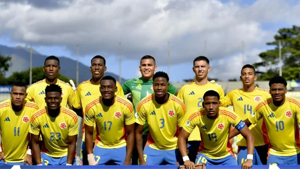 ¡Colombia tuvo el primero de cabeza! Vea el remate que roz el palo del arco de Argentina