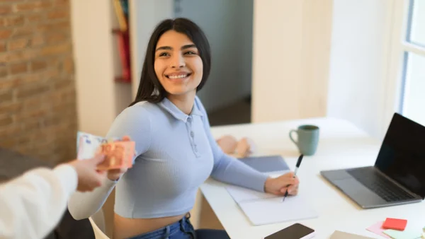 Bono de dotación en Colombia 2025: trabajadores que tienen derecho a recibirlo