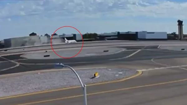 Video: así fue el choque de dos avionetas que dejó un muerto en Arizona. EE.UU. Video: así fue el choque de dos avionetas que dejó un muerto en Arizona. EE.UU.